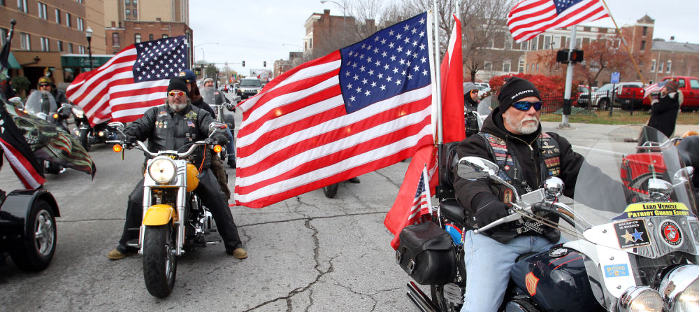 111114-parade-06